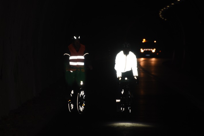 POL-ME: Fahrrad-Lichttest-Aktion: Polizei kontrollierte insgesamt 2.900 Fahrräder - Kreis Mettmann - 1912106