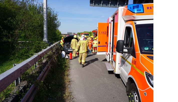 FW Ratingen: Verkehrsunfall auf der Bundesautobahn 52
