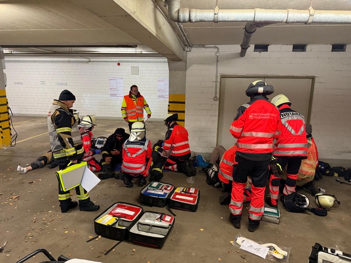 FW-EN: Gefahrgutübung in Industriebetrieb - erfolgreiche Zusammenarbeit aller Einsatzkräfte