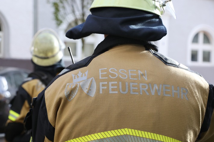 FW-E: Rauchmelder detektiert Brand in Küche und alarmiert Bewohner, keine Verletzten