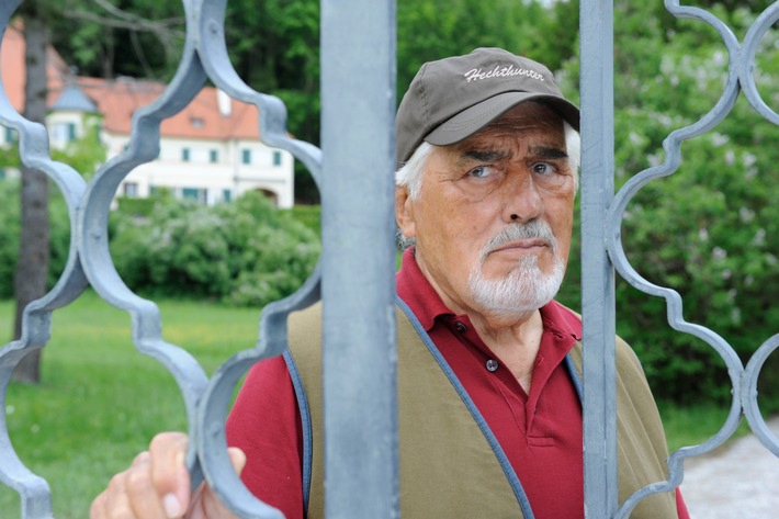 Mario Adorf in ZDF-Fernsehfilm "Krokodil" /  Tragikomödie über das letzte Aufflammen von Liebe (BILD)