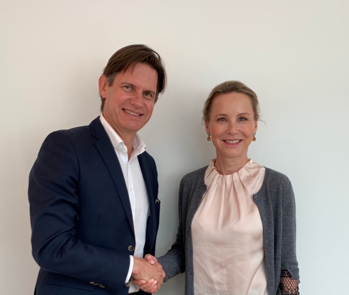 move elevator GmbH & Co. KG wird Teil des in Europa führenden Fulfillment- und Marketinglogistik-Konzerns STACI. Freuen sich auf eine gemeinsame Zukunft: Thomas Mortier (CEO Staci) und Dorothea Jahn (Geschäftsführerin move elevator und Managing Director Staci Deutschland). Weiterer Text über ots und www.presseportal.de/nr/72228 / Die Verwendung dieses Bildes ist für redaktionelle Zwecke honorarfrei. Veröffentlichung bitte unter Quellenangabe: "obs/move elevator GmbH/move elevator GmbH & Co.KG"