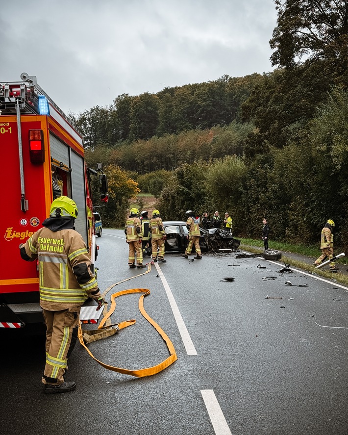 FW-DT: Verkehrsunfall auf der Hornschen Straße - Glück im Unglück für zwei Fahrer