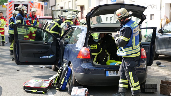 FW-DO: Verkehrsunfall mit zwei verletzten Personen