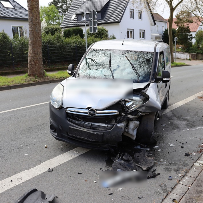 POL-HF: Zusammenstoß zwischen Opel und Skoda - Zwei Personen leicht verletzt