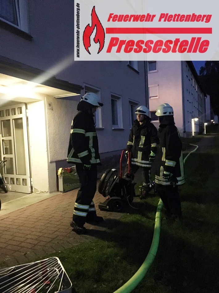 FW-PL: OT-Kersmecke. Wohnungsinhaber kann von Feuerwehr aus verrauchter Wohnung gerettet werden. Essen im Kochtopf verbrannt.