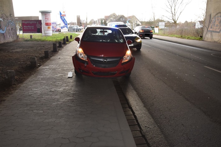 POL-HF: Unfall im Kreisverkehr- Verursacherin leicht verletzt