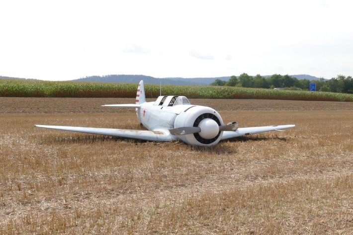POL-KN: (Sulz am Neckar, Bergfelden) Außerplanmäßige Landung eines einmotorigen Flugzeugs