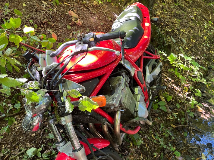 POL-HF: Motorradfahrer bei Unfall schwer verletzt - Polizei sucht Unfallbeteiligten