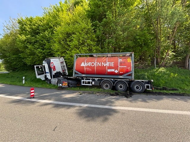 POL-DEL: Autobahnpolizei Ahlhorn: Verkehrsunfall eines Gefahrguttransporters auf der Autobahn 1 in Emstek +++ Fahrzeugführer steht unter dem Einfluss von Betäubungsmitteln