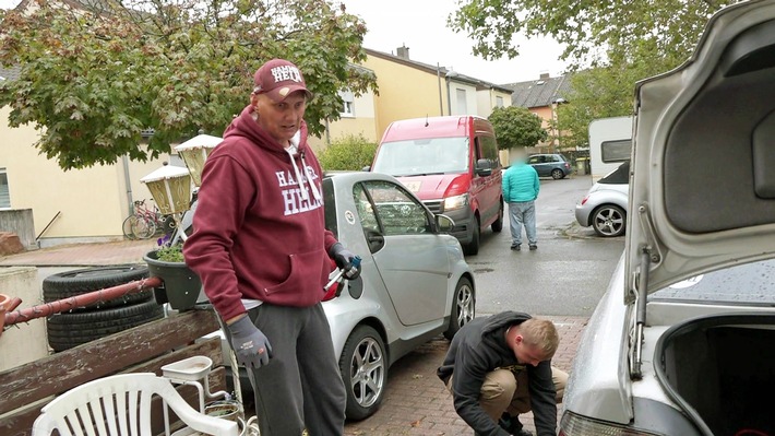 Diese Woche bei "Hartz und herzlich - Tag für Tag Benz-Baracken": Autounfall von Elvis