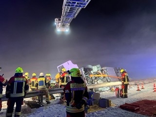 FW-SE: LKW verunglückt schwer auf der A7 Höhe Bad Bramstedt