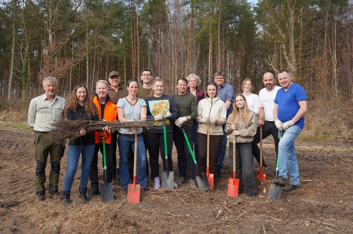 Provinzial und Artenglück pflanzen neuen Mischwald mit 3.750 Bäumen