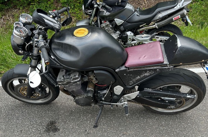 POL-PDLD: Burrweiler - Auffahrunfall zwischen Motorrädern