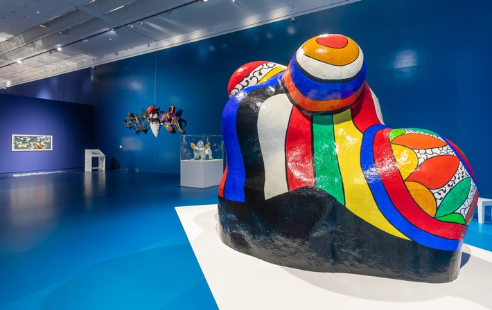 Leuchtturm-Event in Hannover: Die Ausstellung "Love You For Infinity" im Sprengel Museum zeigt Werke von Niki de Saint Phalle, Yayoi Kusama und Takashi Murakami!