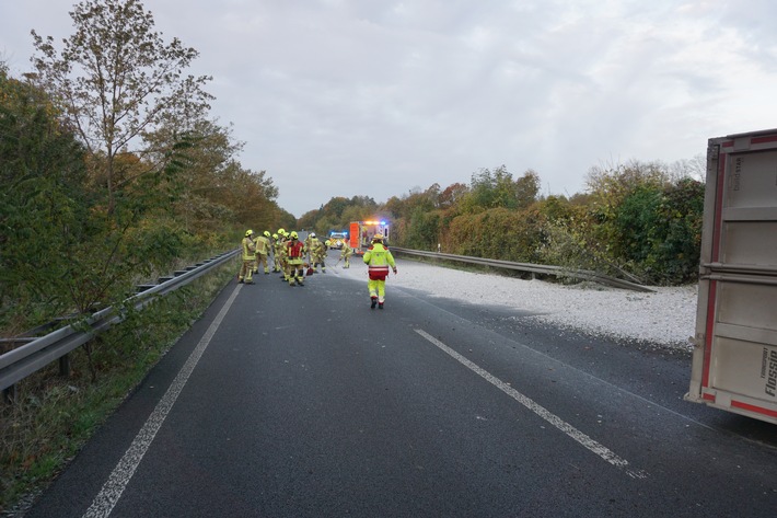 FW Ratingen: LKW-Unfall auf der A44