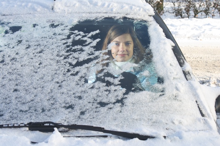 Jeder siebte Autofahrer gefährdet im Winter den Verkehr (FOTO)