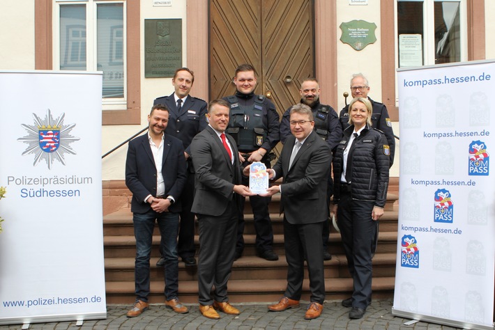 POL-DA: Babenhausen: Polizeivizepräsident Rudi Heimann begrüßt Babenhausen bei KOMPASS