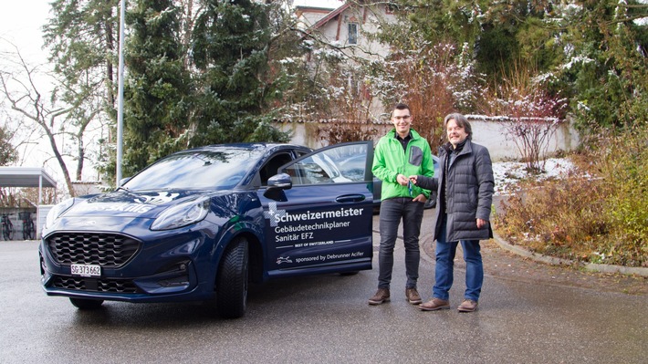 Le projeteur en technique du bâtiment valaisan Alec Steven Gwerder, meilleur champion suisse des métiers, remporte le Debrunner Acifer Trophy