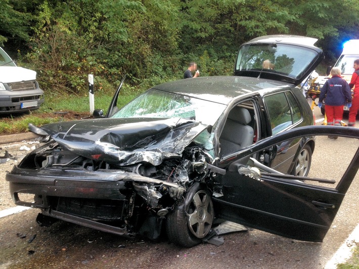 POL-PPWP: Lug: Zwei junge Fahrer bei Unfall verletzt