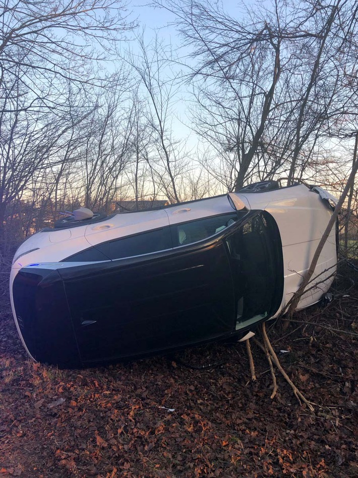POL-REK: 240112-3: Autofahrer kollidierte mit Baum