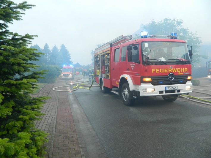 FW-RD: Großfeuer in ausgebautem Bauernhof in Osterstedt (Kreis Rendsburg-Eckernförde)