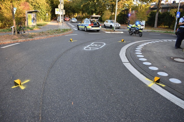 POL-MG: Radfahrerin im Kreisverkehr Ritterstraße schwer verletzt - Zeugensuche