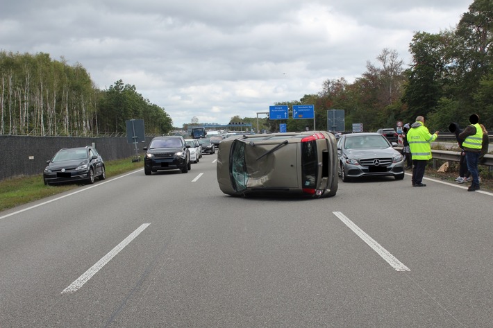 POL-PDKL: A6/Kaiserslautern, Zwei Leichtverletzte nach Fahrstreifenwechsel