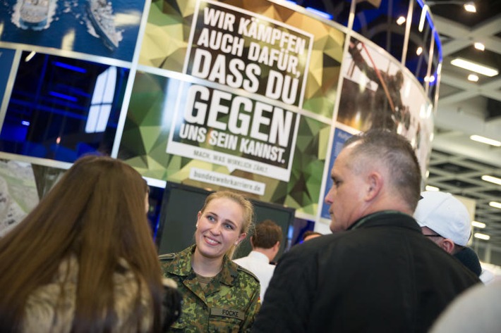 &quot;Mach was du liebst&quot; trifft &quot;Mach was wirklich zählt&quot;
- Bundeswehr beim &quot;Absolventenkongress Köln 2019&quot;