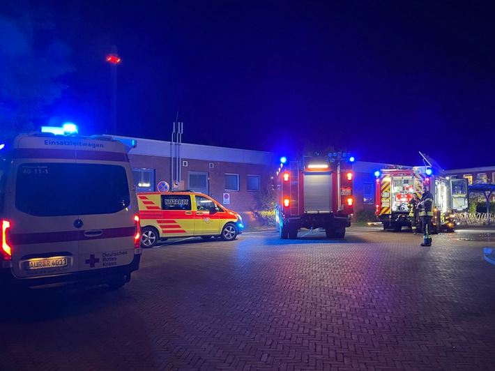FW-AUR: Großeinsatz: Feuer in Lagerraum der Klinik-Kardiologie
