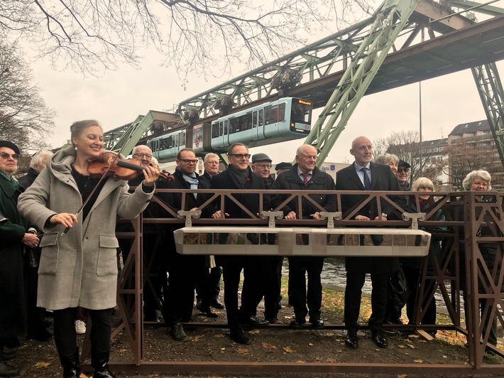 Schwebebahn geht auf die Reise ins Heilige Land