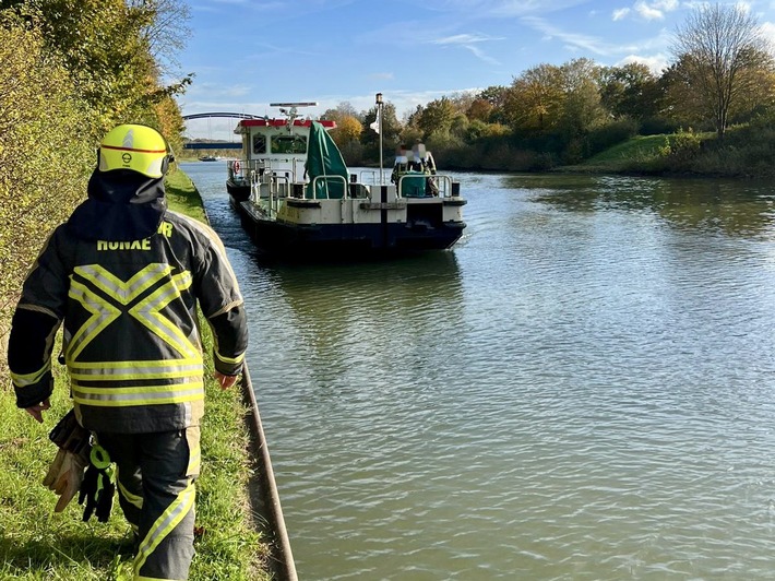 FW Hünxe: Öl auf Wasser durch Baumaschine