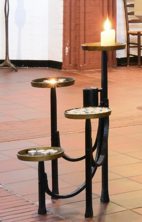 POL-WHV: Diebstahl eines Kerzenleuchters mit Opferstock aus der Banter Kirche (mit Bild)