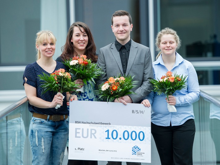 "Koch doch" gewinnt Hochschulwettbewerb BSH Innovation Campus / Studenten-Team wird für innovative Idee zum Thema Intelligence@Home ausgezeichnet (BILD)