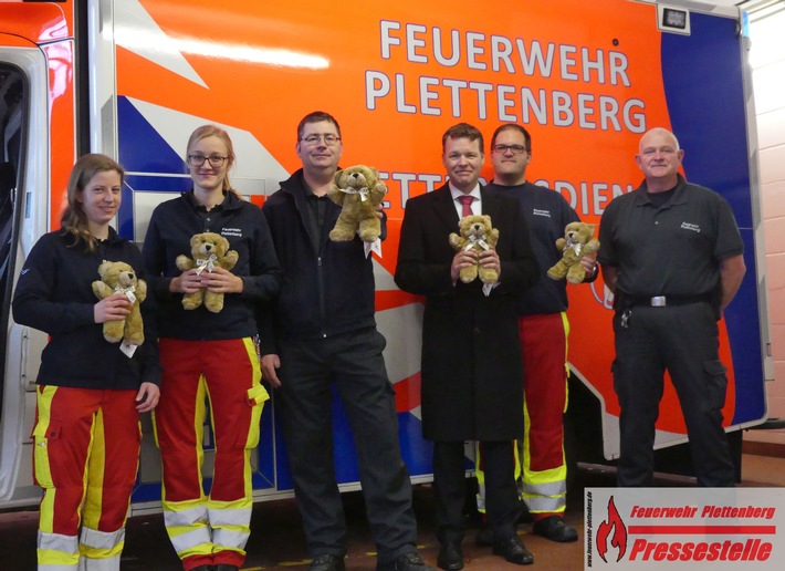FW-PL: Sparkasse Plettenberg spendet plüschige Trostspender für Kinder in Notfallsituationen