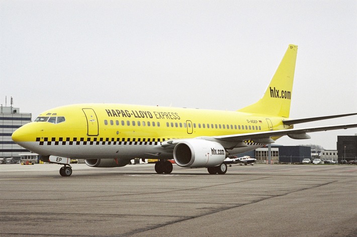 Erstes Flugzeug von Hapag-Lloyd Express im &quot;Taxi-Look&quot;