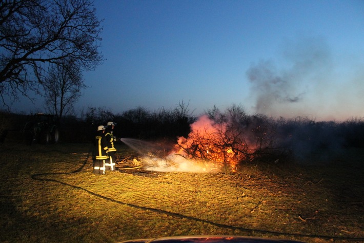 FW-WRN: Gemeldeter Flächenbrand in den Lippewiesen