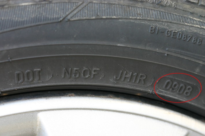Test TCS: les vieux pneus ne sont pas sûrs
