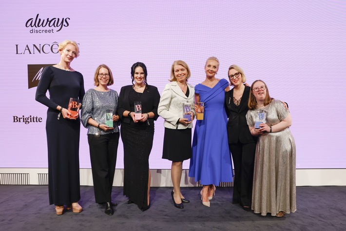 Starke Frauen, viel Prominenz und ein Ehrenpreis, der alle Herzen bewegt: Das war der BRIGITTE Award 2025
