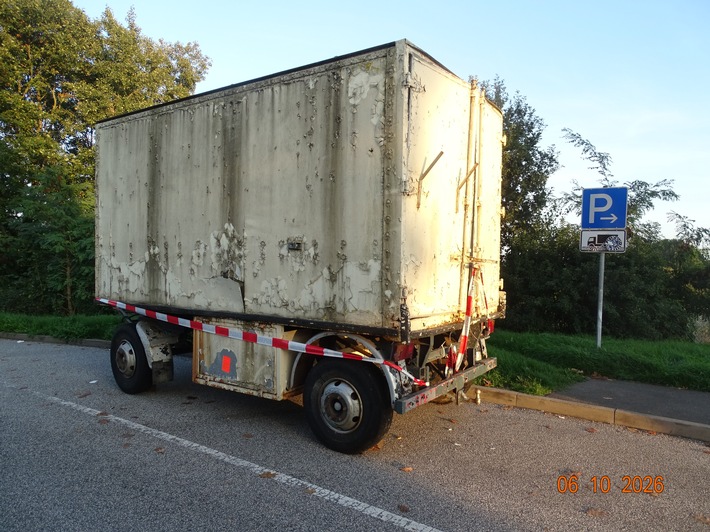 POL-RZ: Illegale Entsorgung eines Anhängers / Polizei sucht Zeugen