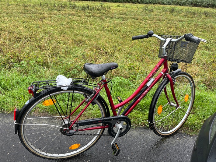 POL-OF: Drei Verletzte bei Unfall auf der Autobahn 661; Wer hat das Verkehrsschild umgefahren?; Mutmaßlich gestohlenes Fahrrad sichergestellt: Wem gehört das Damenrad? und mehr