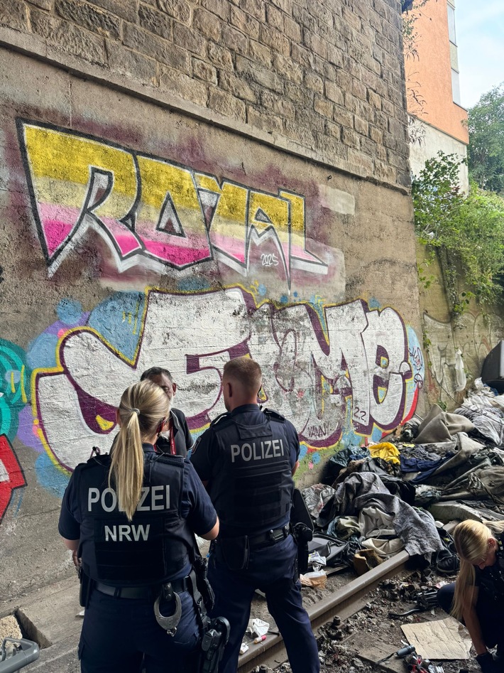 POL-D: Stadtmitte - Sicherheit im Bahnhofsumfeld - Schwerpunkteinsatz in der Drogenszene - Mehrere Betäubungsmitteldelikte - Hilfsangebote vermittelt