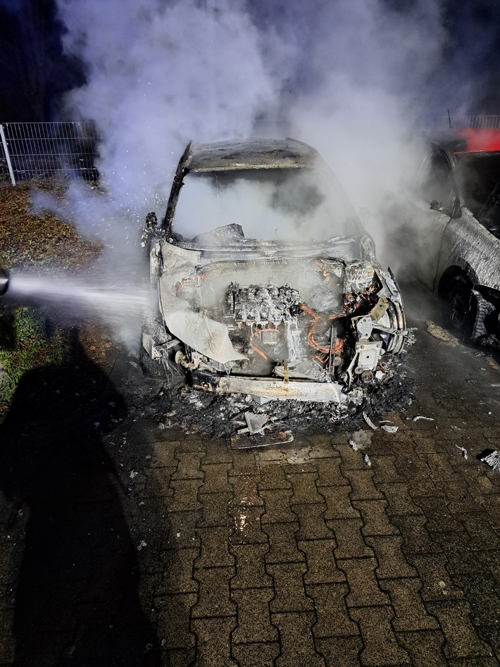 FW-MH: Fahrzeugbrand in Saarn