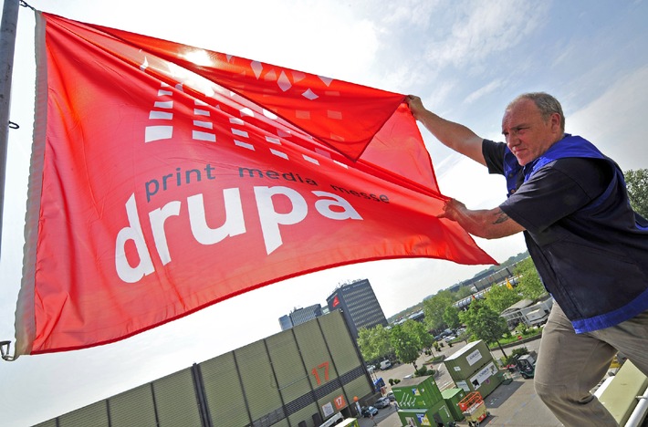 drupa 2008 hisst die Fahne