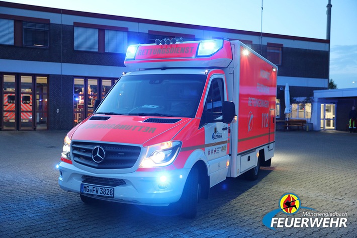 FW-MG: Ein Todesfall und drei schwer verletzte Personen nach Sturz von Laubengang im 3.OG eines Mehrfamilienhauses - Gemeinsame Presseerklärung der Feuerwehr Mönchengladbach und der Polizei Mönchengladbach