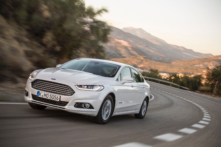 Ford unterzeichnet als erster Automobilhersteller die "Ludwigsburger Erklärung" zur Nachhaltigkeit (FOTO)