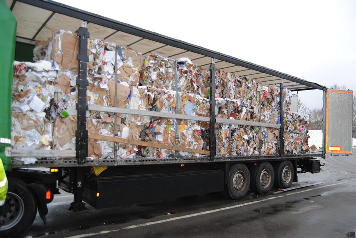 POL-PDKL: LKW aufgrund mehrerer Mängel beanstandet