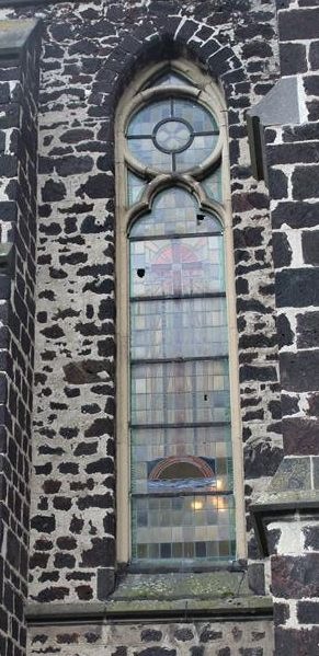 POL-PPKO: Vier Kirchenfenster zerstört