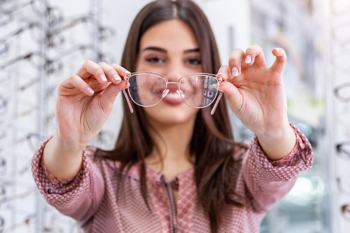Augen auf beim Brillenkauf: Welche Extras für wen sinnvoll sind
