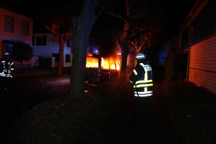 POL-VIE: Viersen: Auto in Brand gesetzt? Kripo bittet um Hinweise